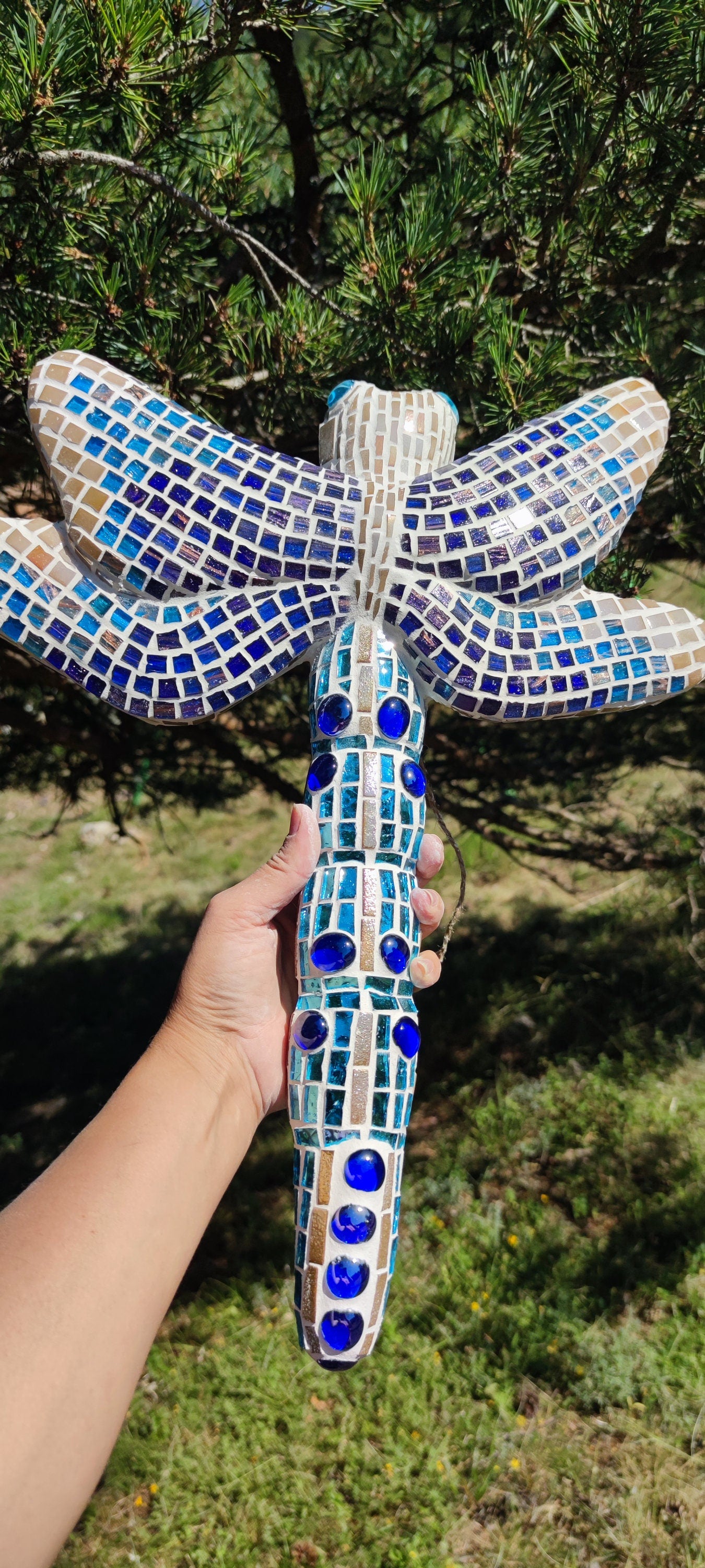Sculpture mosaïque libellule bleu – art déco fait main en mosaïque & verre – pièce unique pour intérieur / extérieur / jardin