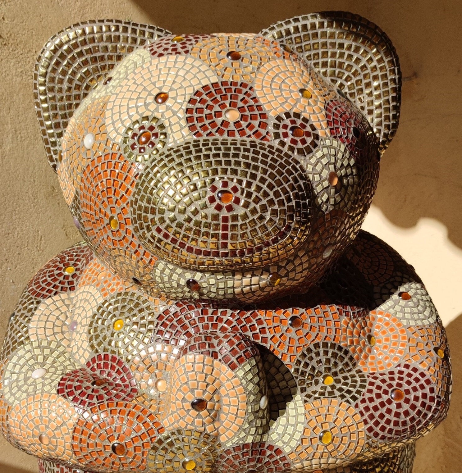 Sculpture mosaïque ours – art déco fait main en mosaïque & verre – pièce unique pour intérieur / extérieur / jardin