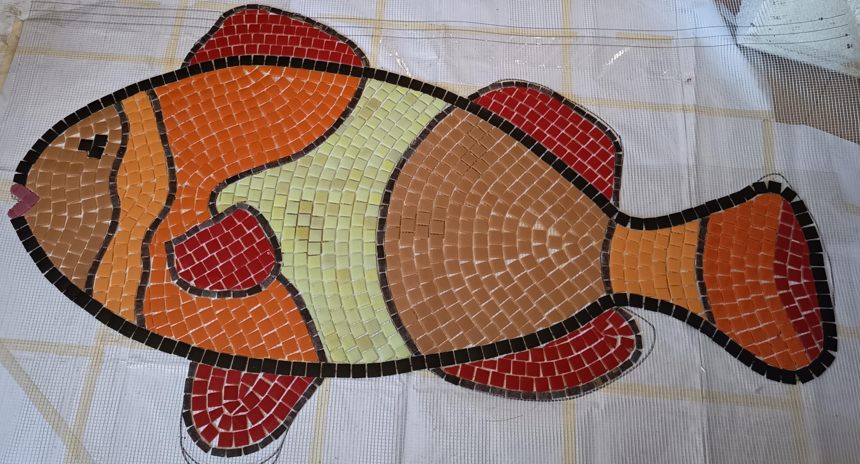 Poisson clown multicolore en mosaïque-mosaique piscine