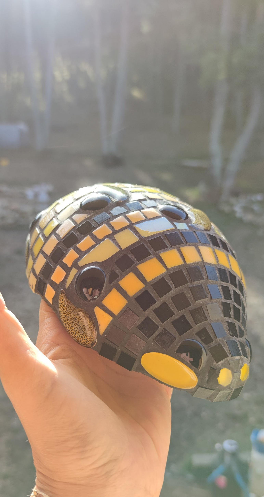 Coccinelle jaune en mosaïque- sculpture extérieur