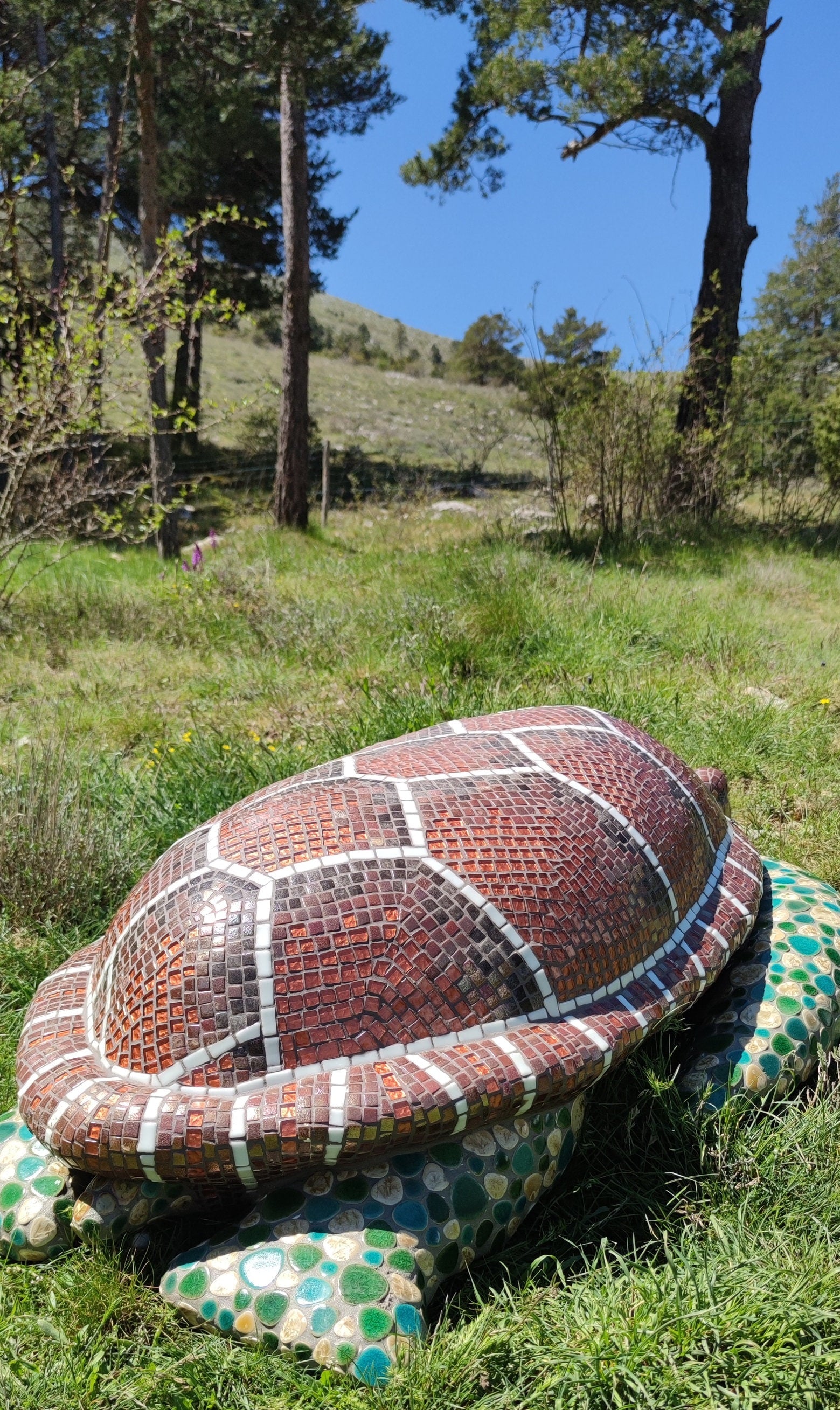Sculpture mosaïque tortue – art déco fait main en mosaïque & verre – pièce unique pour intérieur / extérieur / jardin