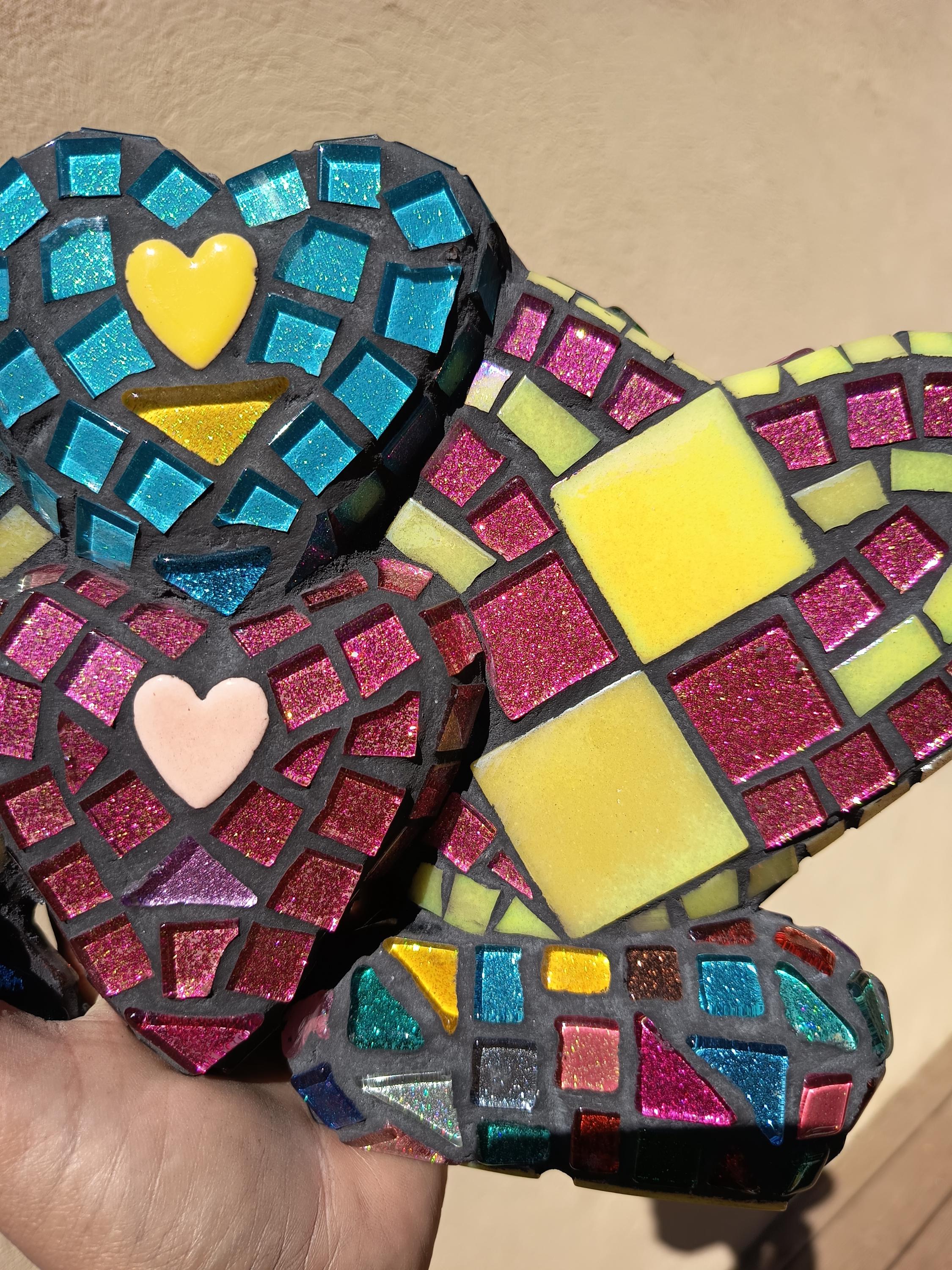 Cœur mosaïque holographique noir & néon – Déco pop arty faite main – Pièce unique scintillante