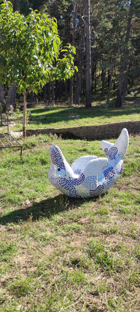 Sculpture mosaïque dauphin – art déco fait main en mosaïque & verre – pièce unique pour intérieur / extérieur / jardin