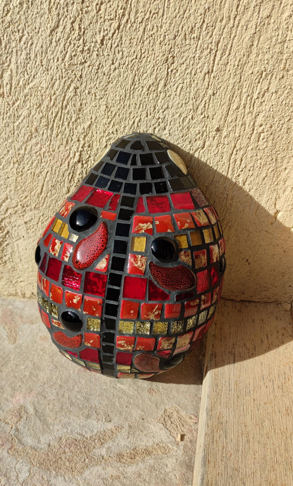 Coccinelle rouge en mosaïque- sculpture extérieur