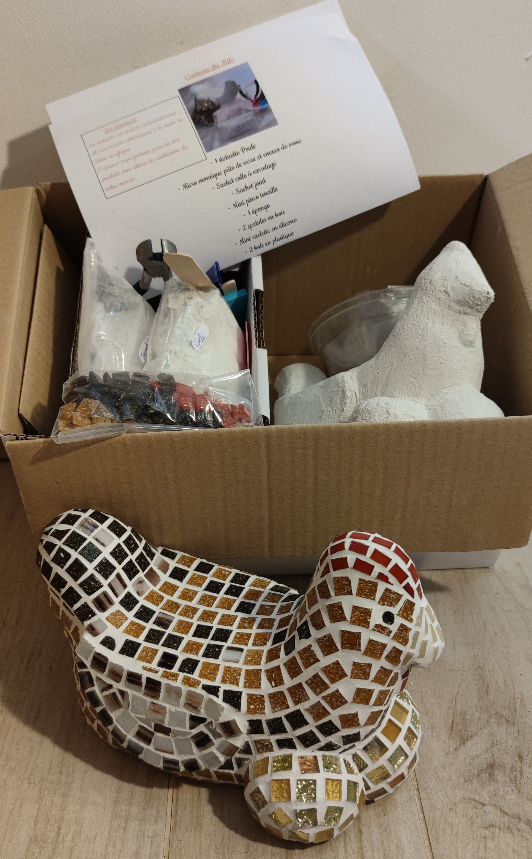 Kit mosaïque Poule rousse . kit mosaïque volume. kit de mosaïque 3D. kit cocotte en mosaïque a faire soi-même. kit créatif artisanal