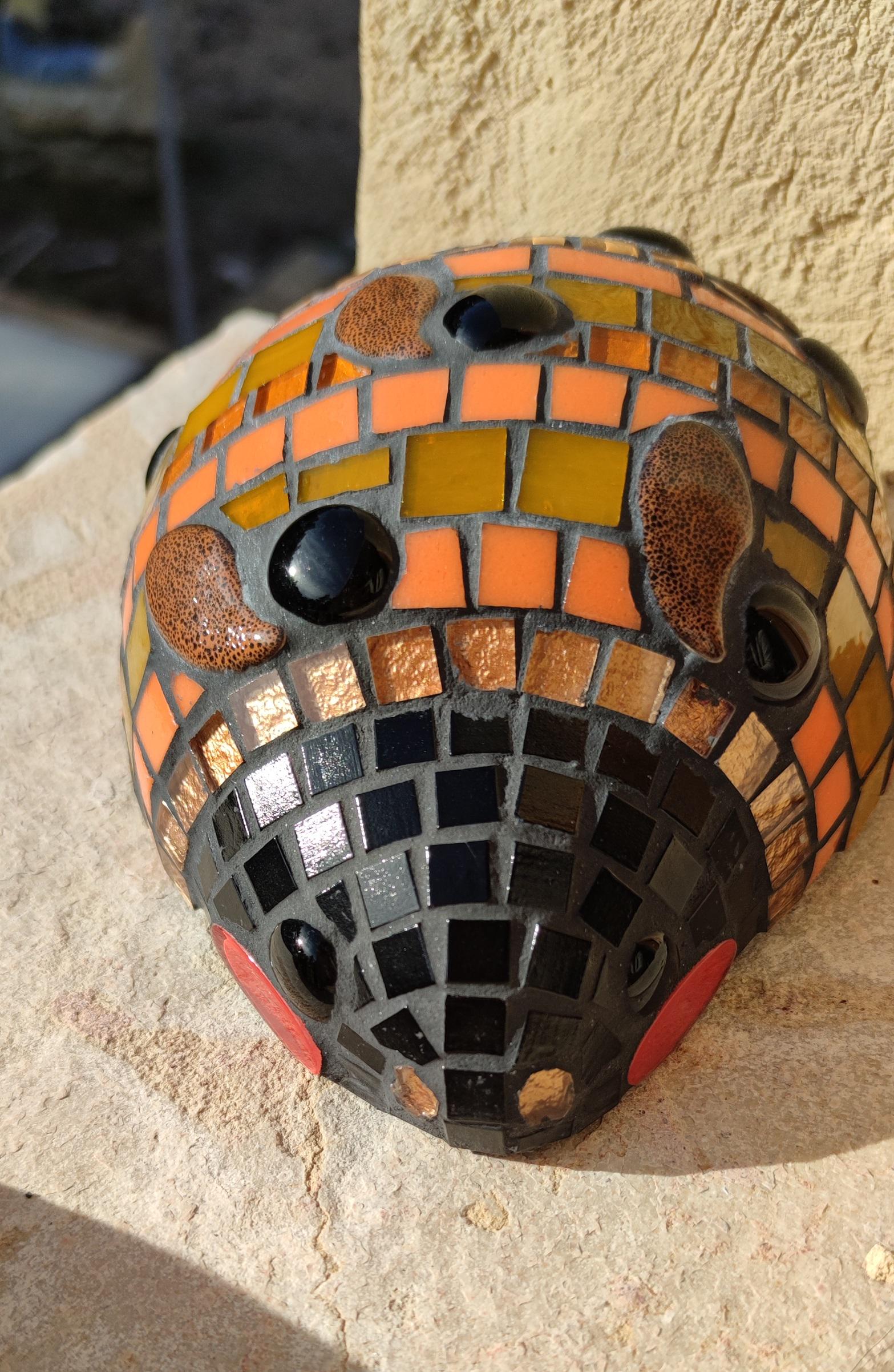 Coccinelle orange en mosaïque- sculpture extérieur