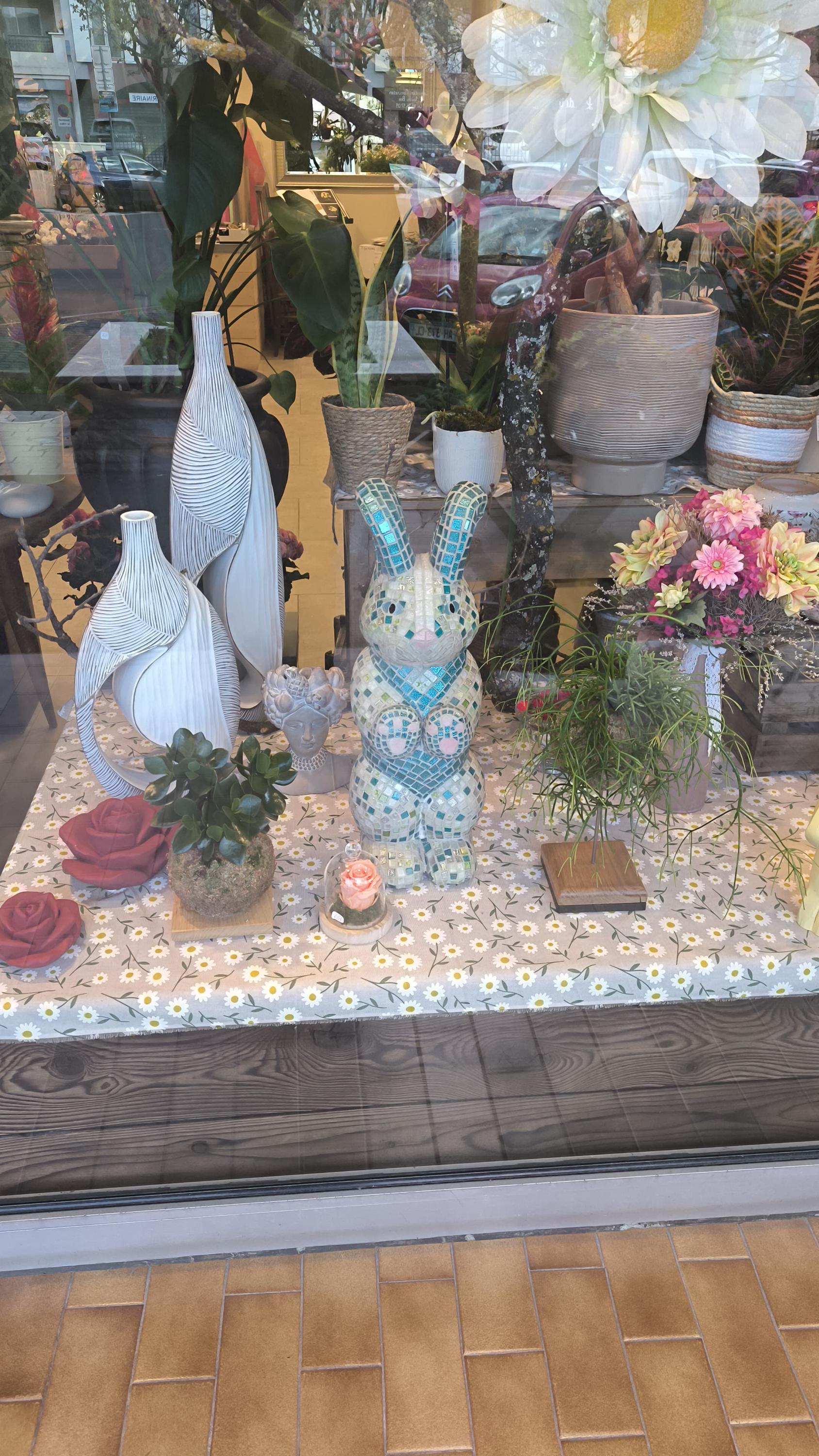 Sculpture lapin en mosaïque & verre – déco jardin ou intérieur – pièce unique fait main