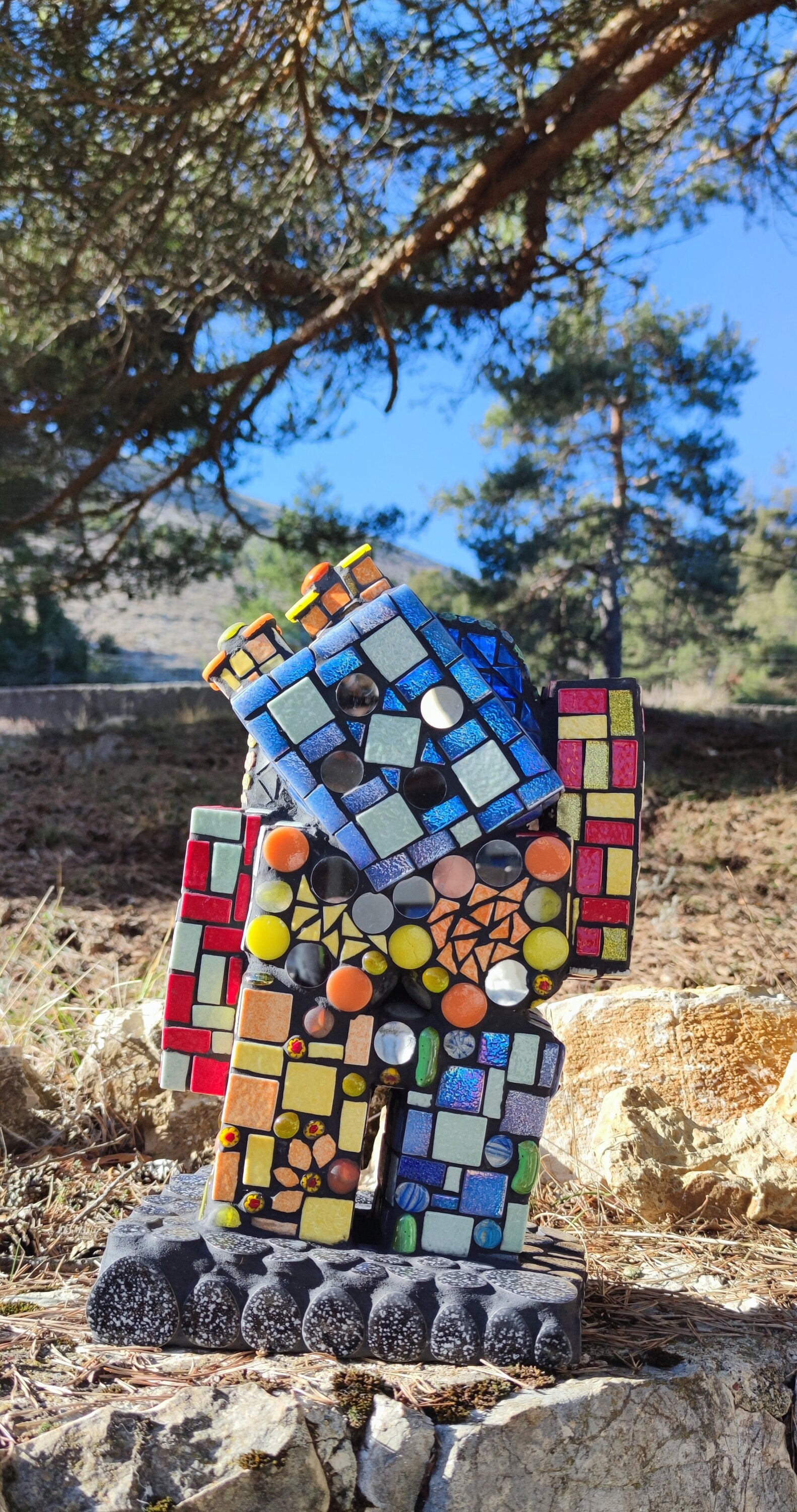 Pixel Sculpture mosaïque robot – art déco fait main en mosaïque & verre – pièce unique pour intérieur / extérieur / jardin