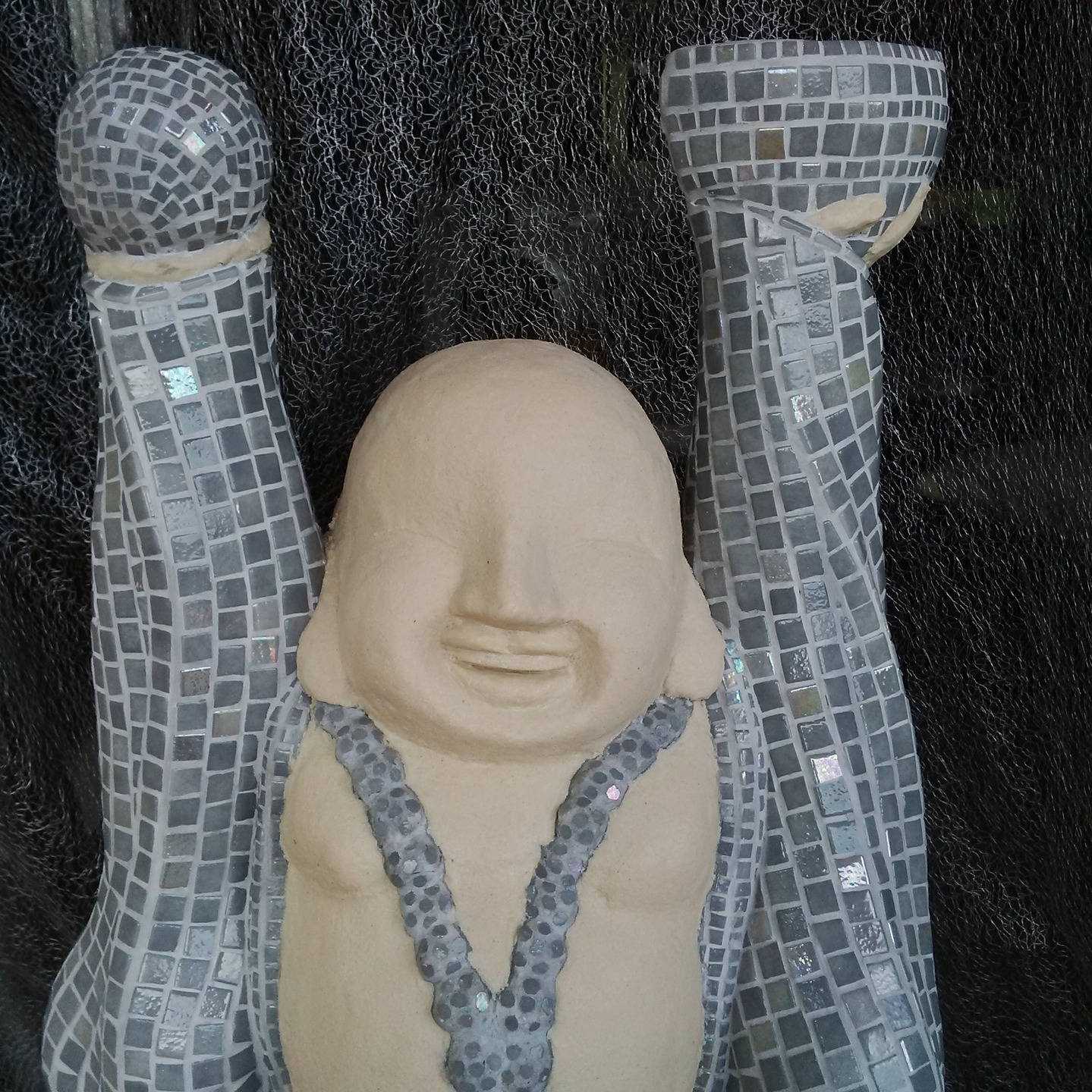 Sculpture mosaïque bouddha rieur– art déco fait main en mosaïque & verre – pièce unique pour intérieur / extérieur / jardin