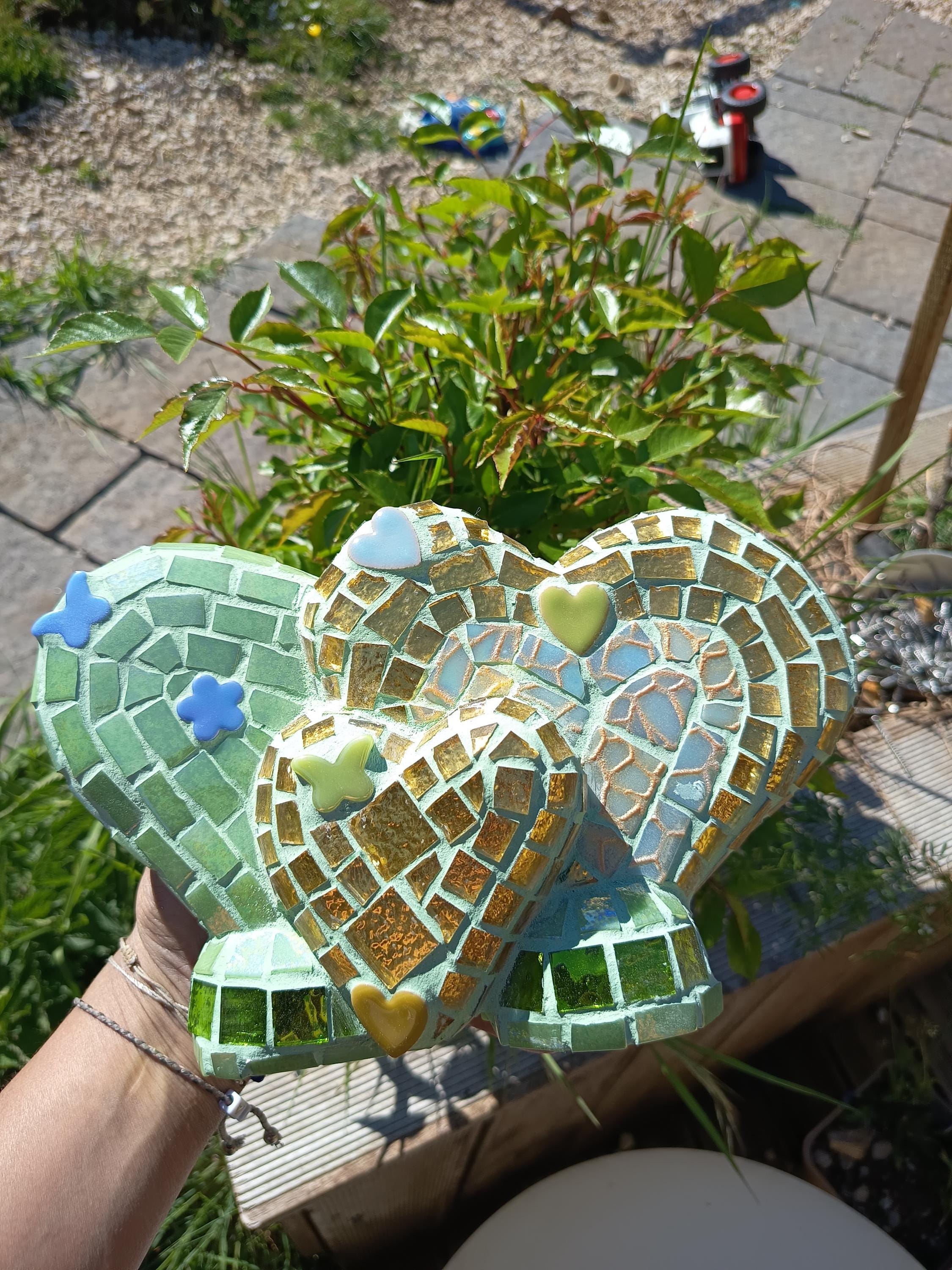 Cœur mosaïque fait main – vert pastel & doré – pièce unique déco bohème