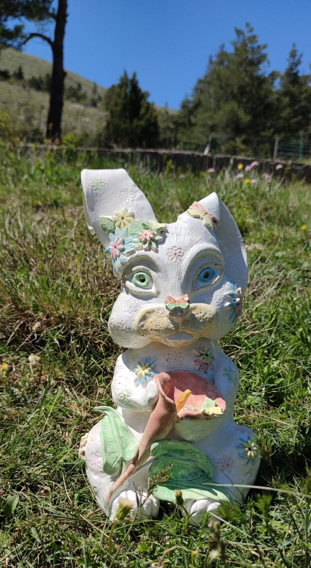Hase aus weißem Steingut - Keramikhase-Skulptur
