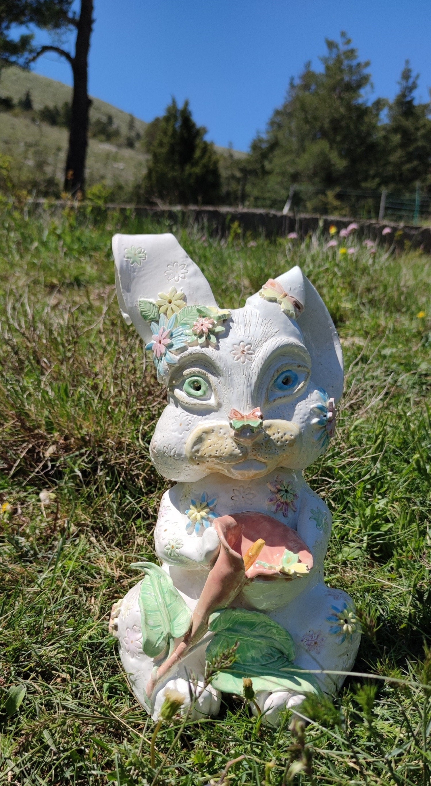 Hase aus weißem Steingut - Keramikhase-Skulptur