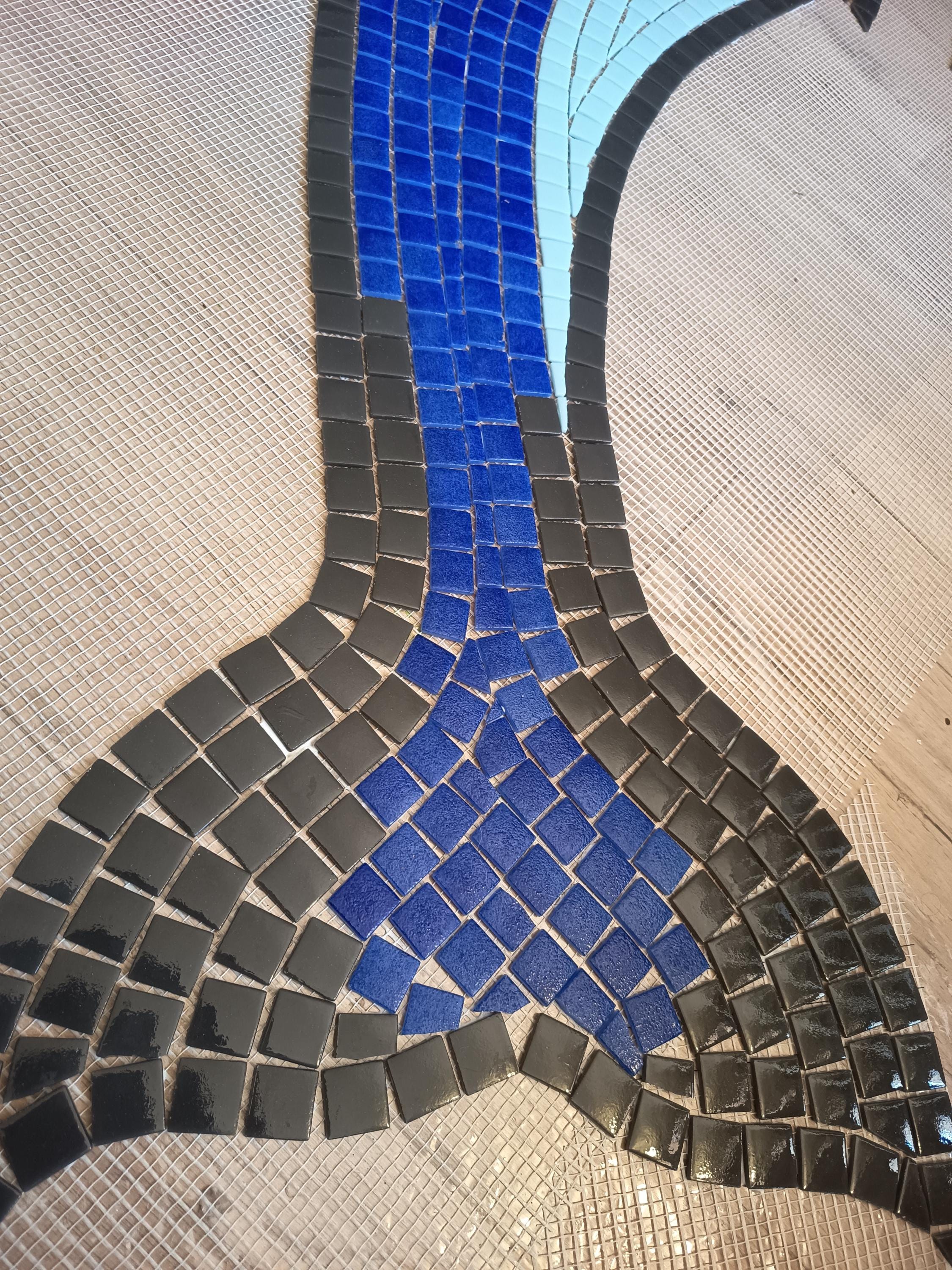 Dauphin mosaïque emaux de verre pour piscine en stock