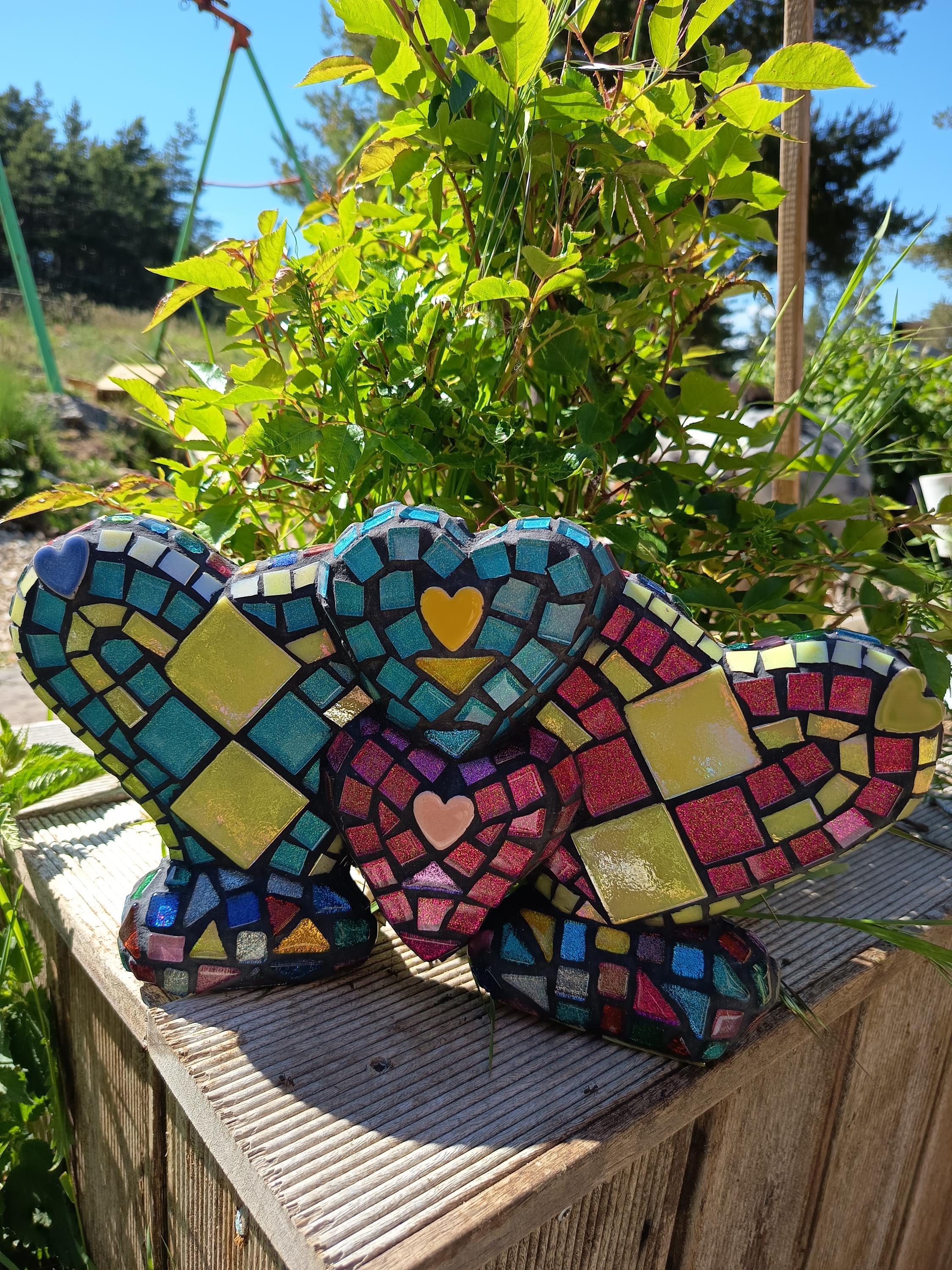 Cœur mosaïque holographique noir & néon – Déco pop arty faite main – Pièce unique scintillante
