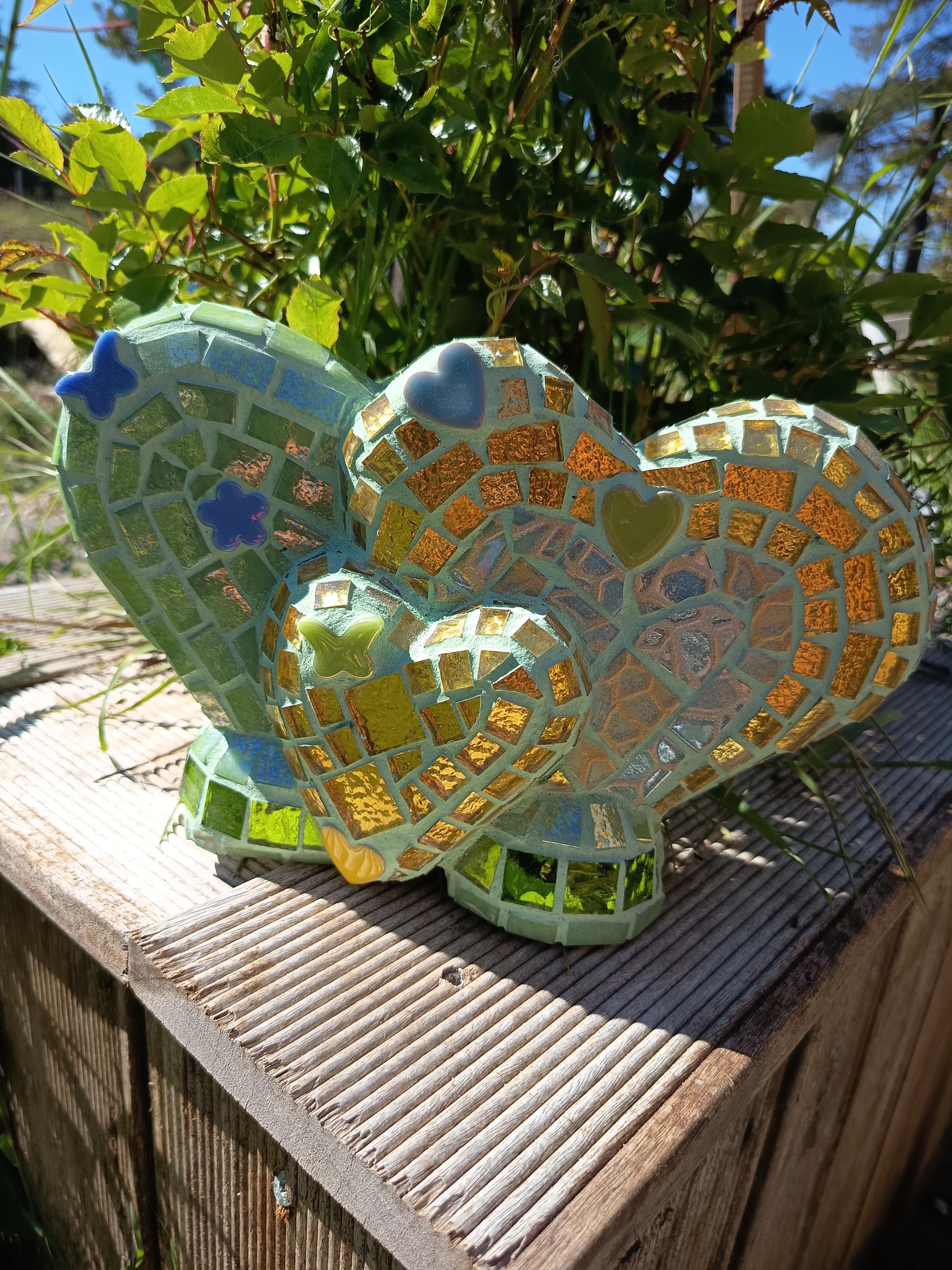 Cœur mosaïque fait main – vert pastel & doré – pièce unique déco bohème