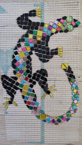Mehrfarbiger Mosaik-Salamander, glitzernd und schwarz