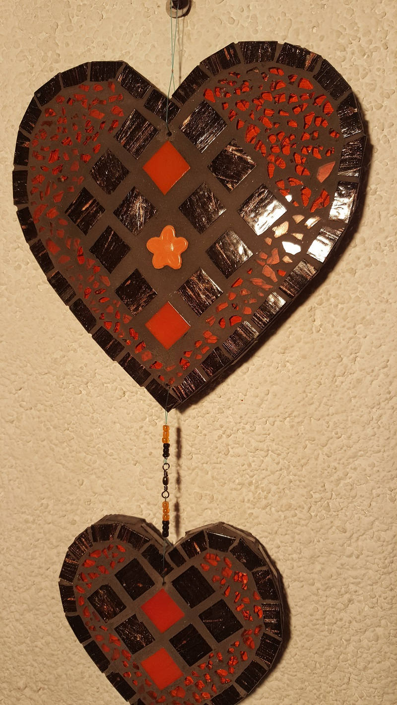 Suspension mosaïque forme coeur  noir, orange