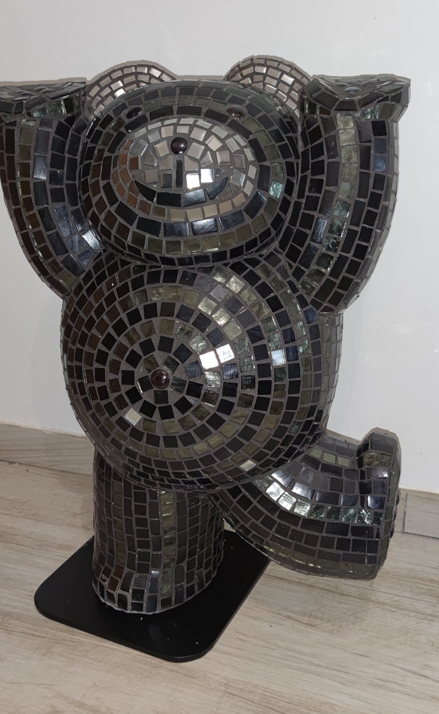 Sculpture mosaïque ours noir et argenté – art déco fait main en mosaïque & verre – pièce unique pour intérieur / extérieur / jardin