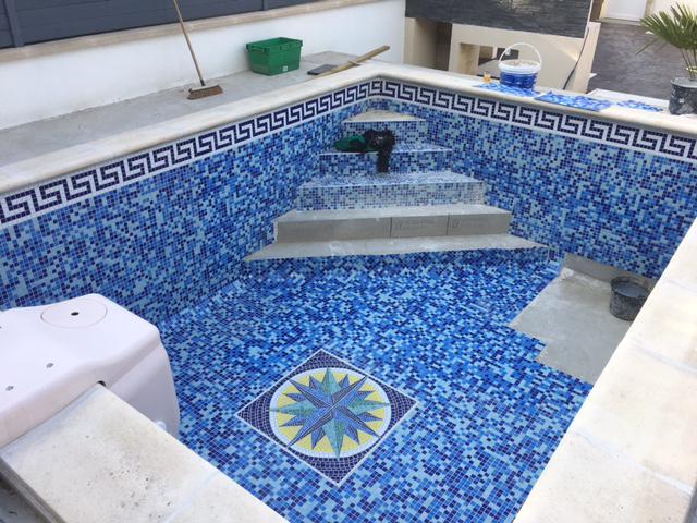 Mosaïque piscine Rose des vents sur filet  sur commande