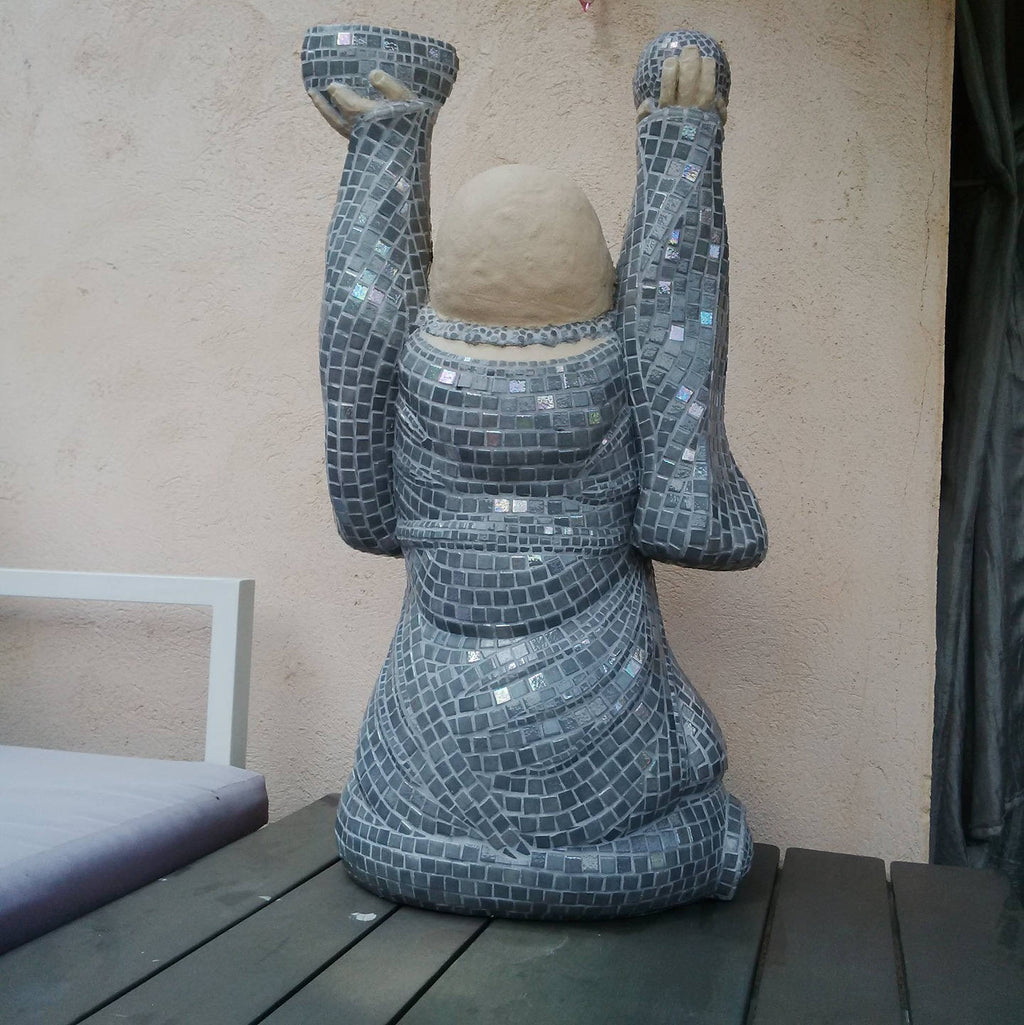 Sculpture mosaïque bouddha rieur– art déco fait main en mosaïque & verre – pièce unique pour intérieur / extérieur / jardin