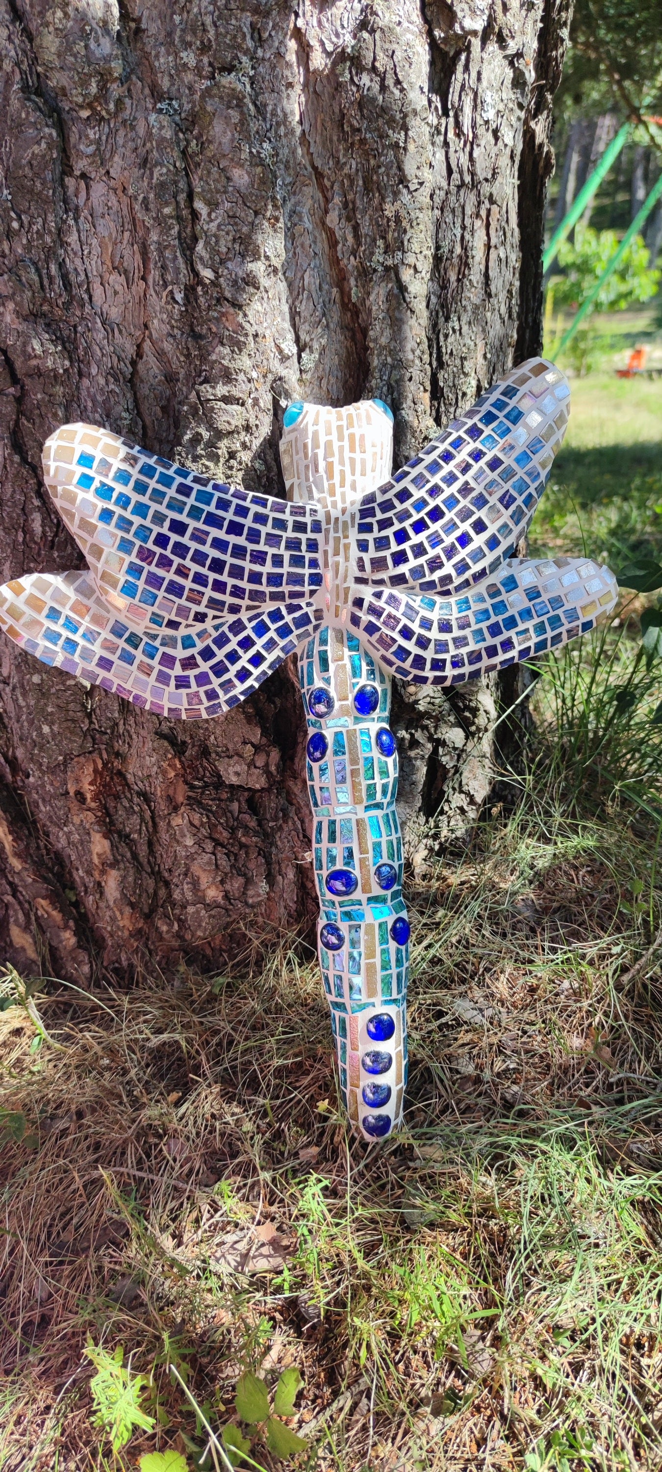 Sculpture mosaïque libellule bleu – art déco fait main en mosaïque & verre – pièce unique pour intérieur / extérieur / jardin