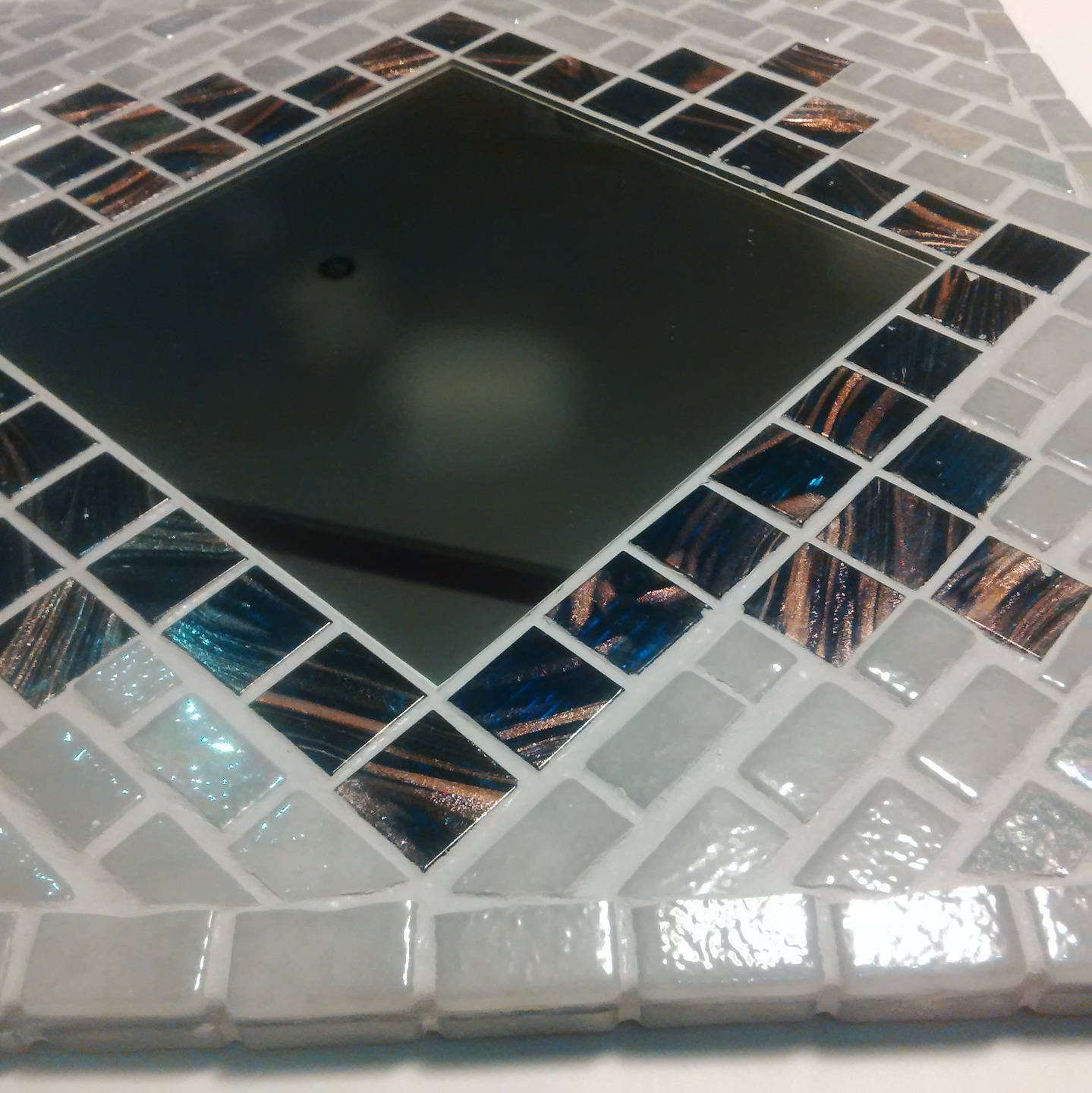 Miroir mosaïque  carrée émaux et pate de verre