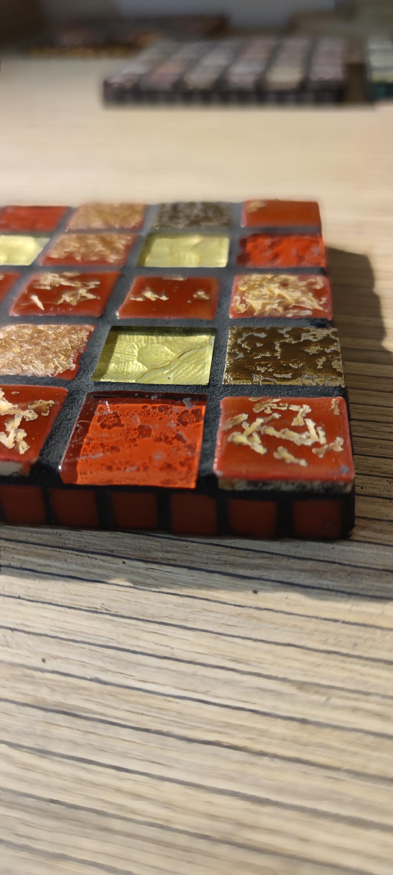 Dessous de plat mosaique rouge doré et noir