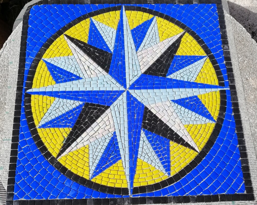 Mosaïque piscine Rose des vents sur filet  sur commande