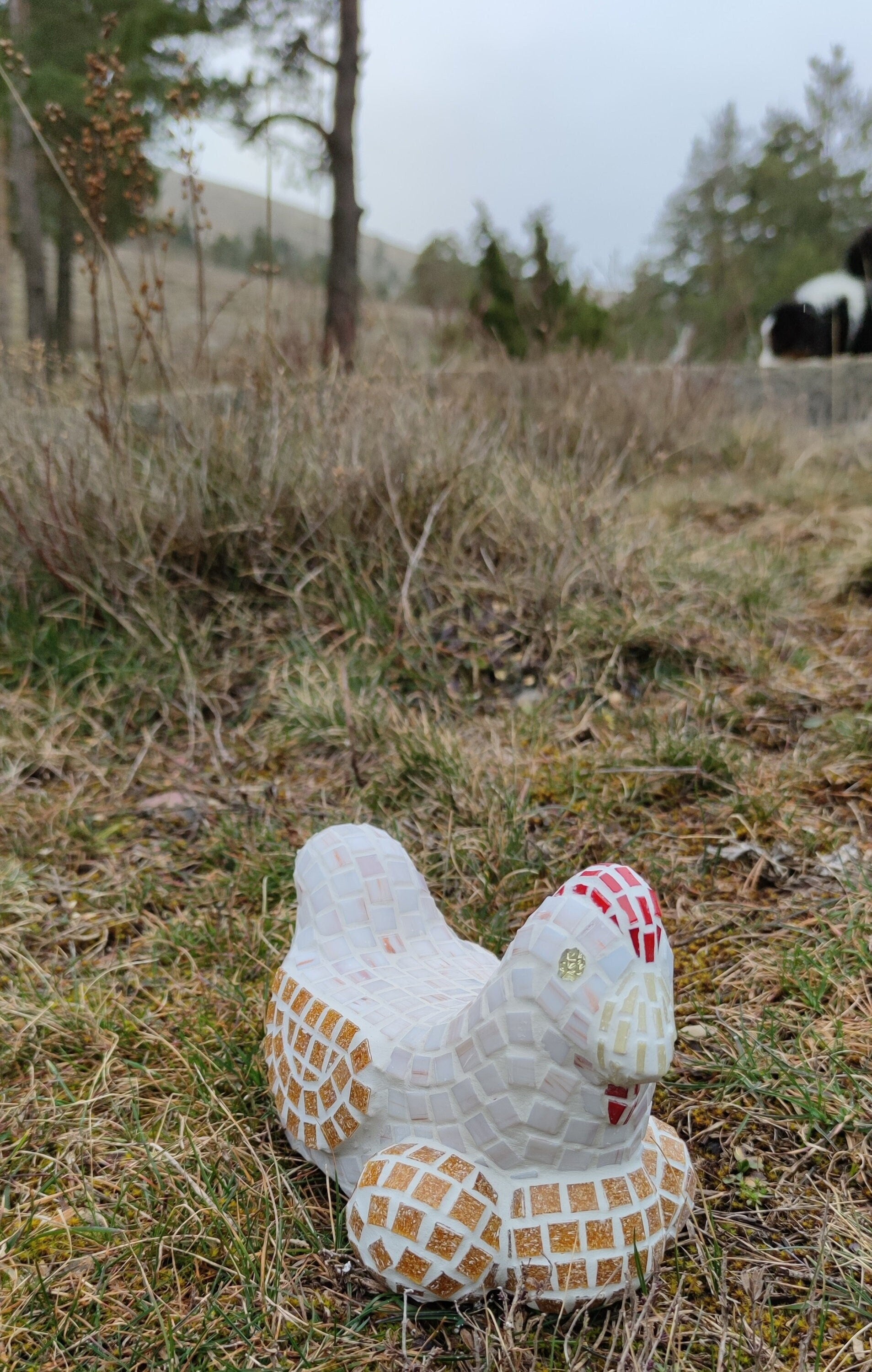 Kit mosaïque Poule blanche. kit mosaïque volume. kit de mosaïque 3D. kit cocotte en mosaïque a faire soi-même. kit créatif artisanal