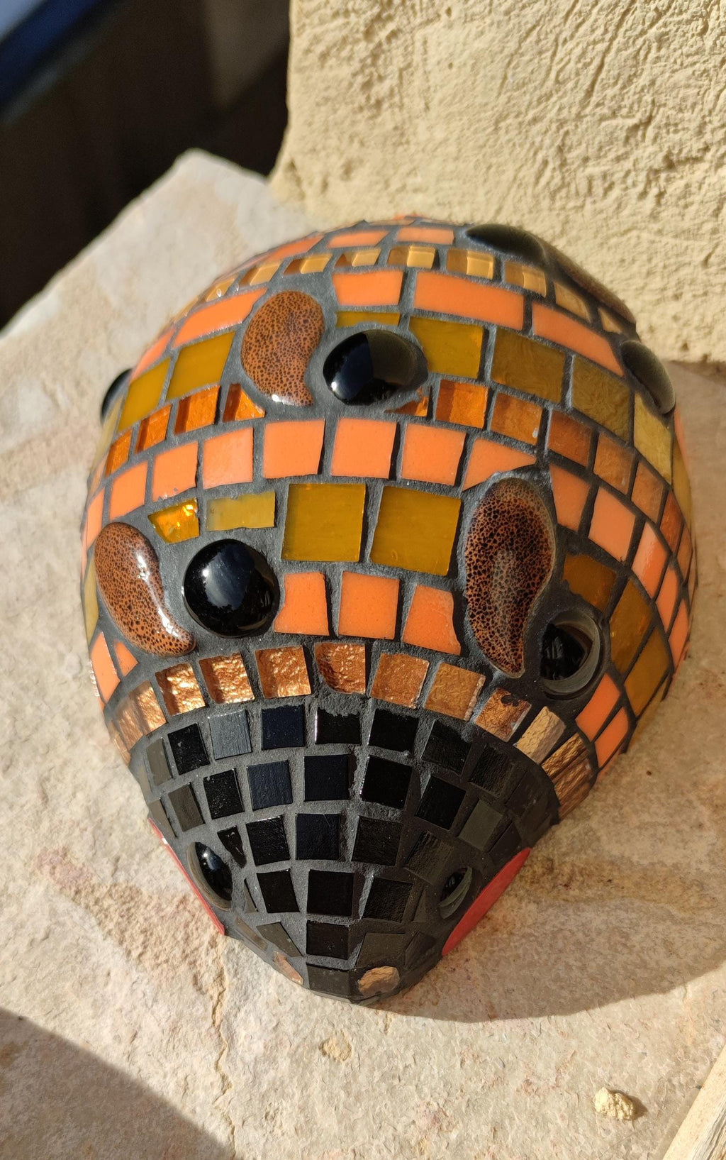 Coccinelle orange en mosaïque- sculpture extérieur