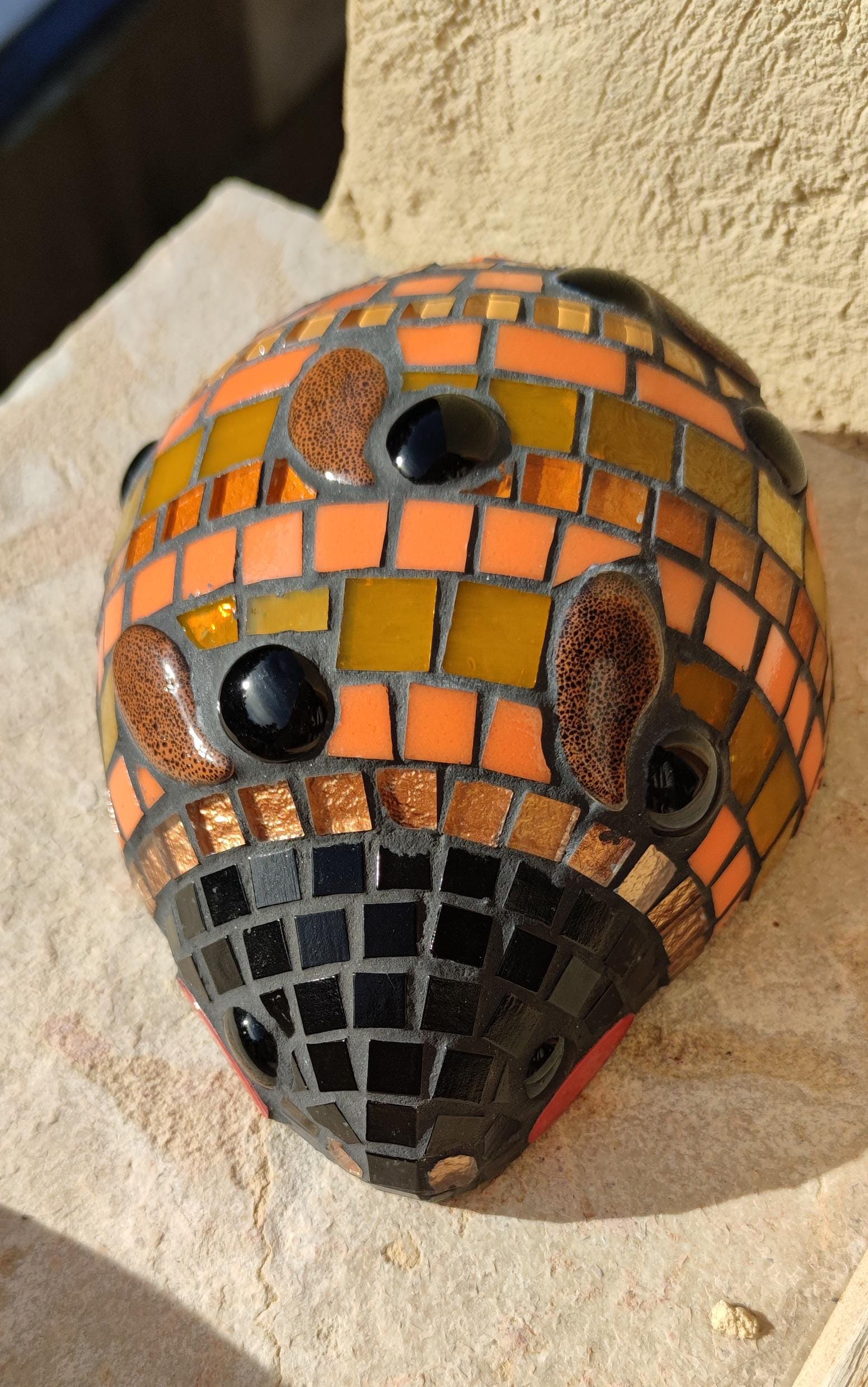 Coccinelle orange en mosaïque- sculpture extérieur