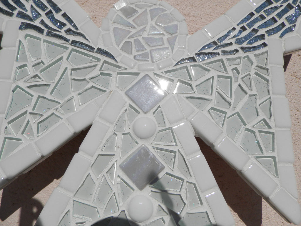 Ange mosaïque blanc et argenté  emaux de verre  vetrocristal