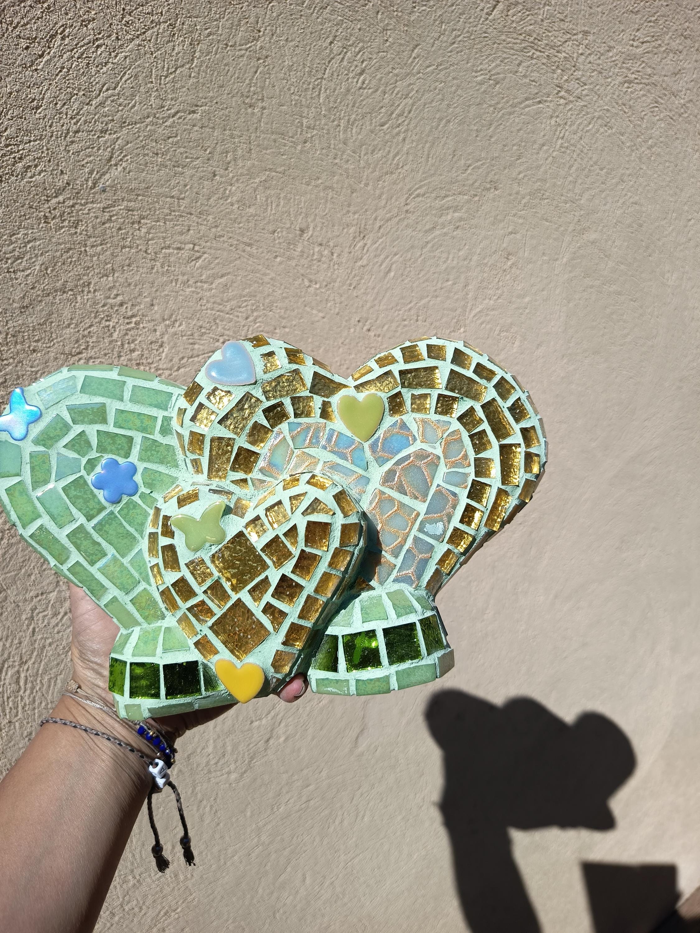 Cœur mosaïque fait main – vert pastel & doré – pièce unique déco bohème