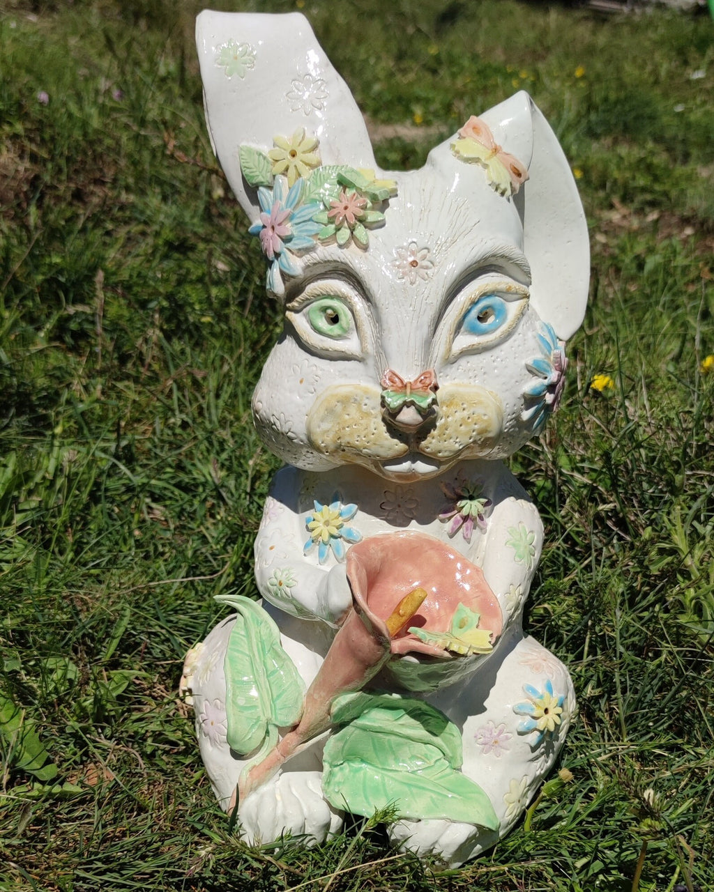 Hase aus weißem Steingut - Keramikhase-Skulptur