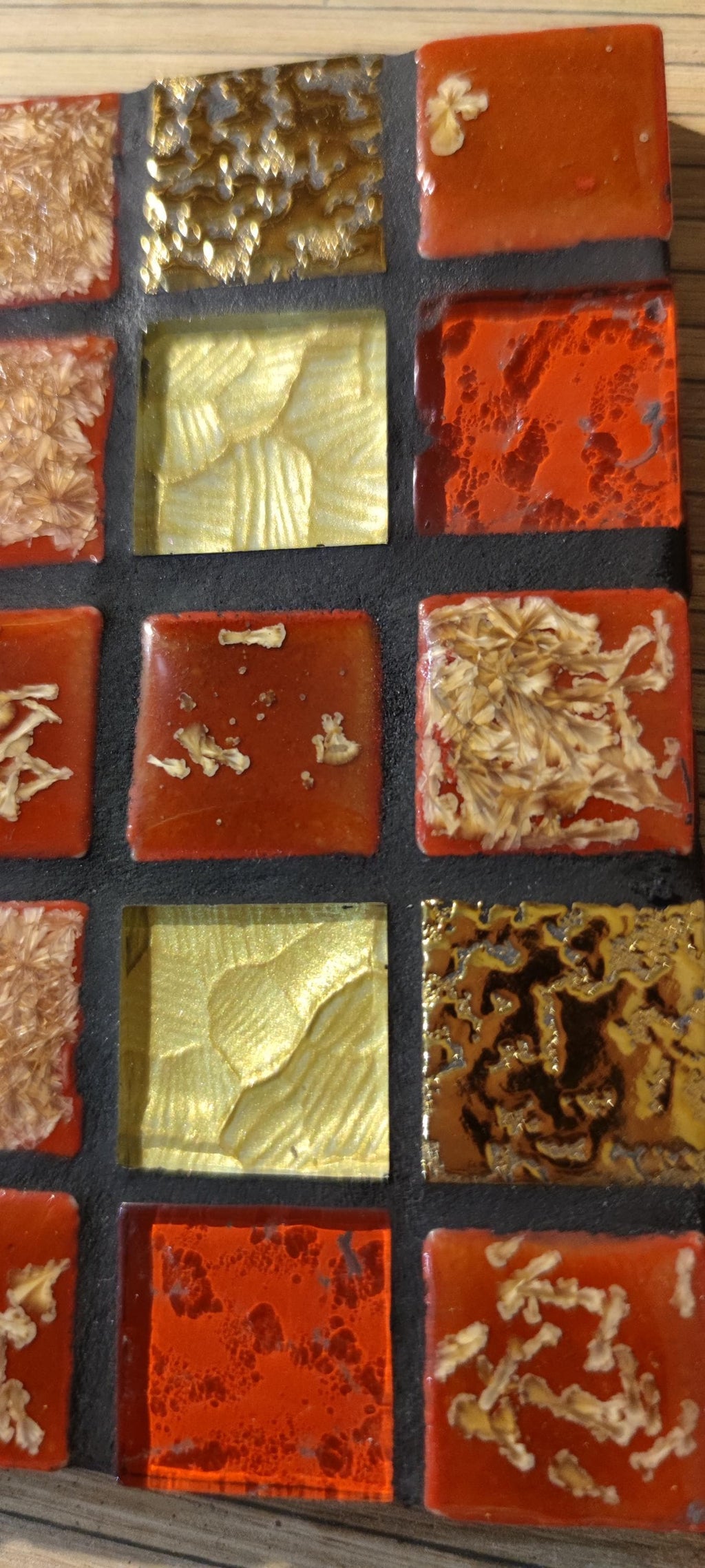 Dessous de plat mosaique rouge doré et noir