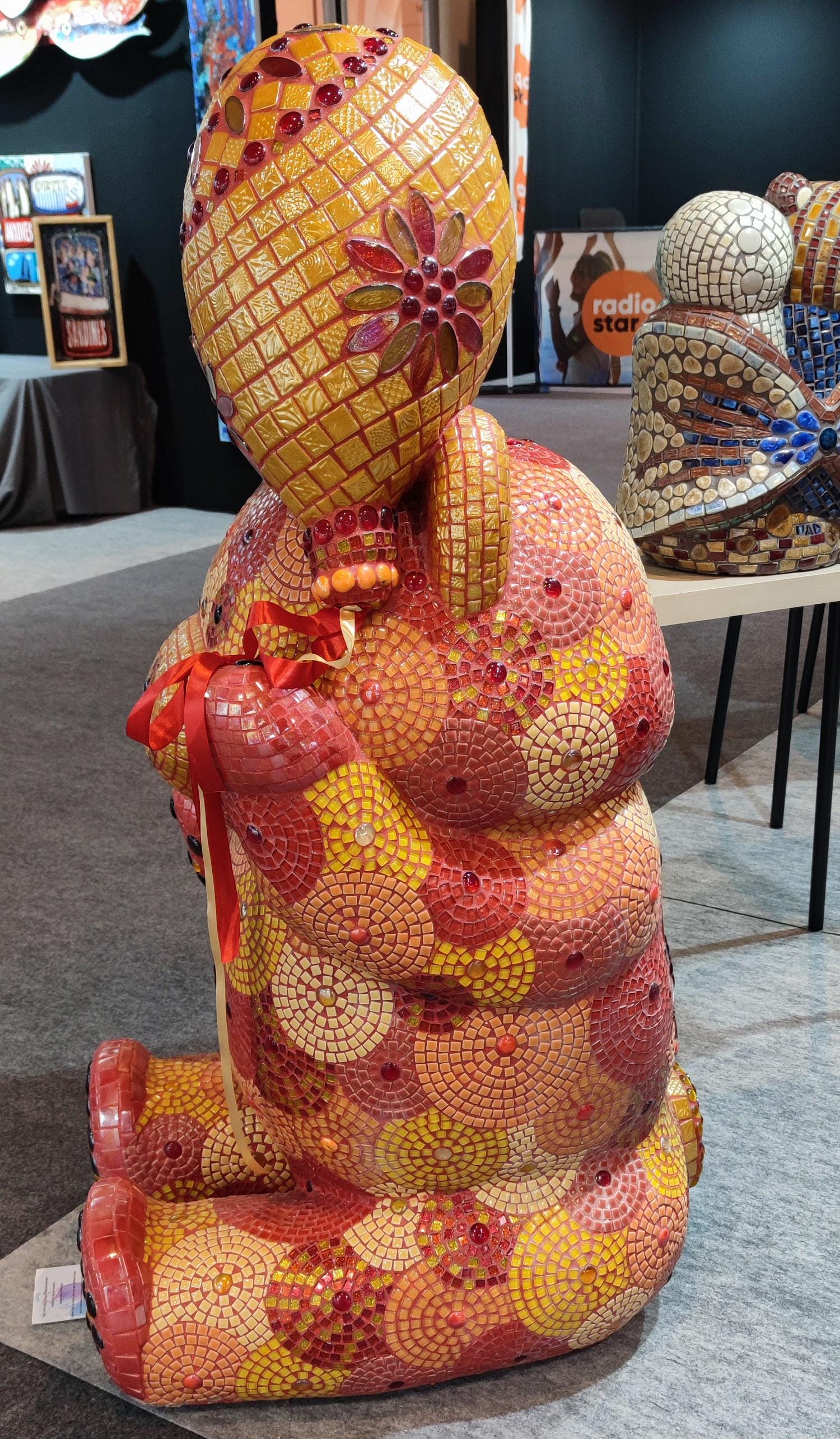 Sculpture mosaïque ours ballon "Joyeux"- art déco fait main en mosaïque & verre – pièce unique pour intérieur / extérieur / jardin