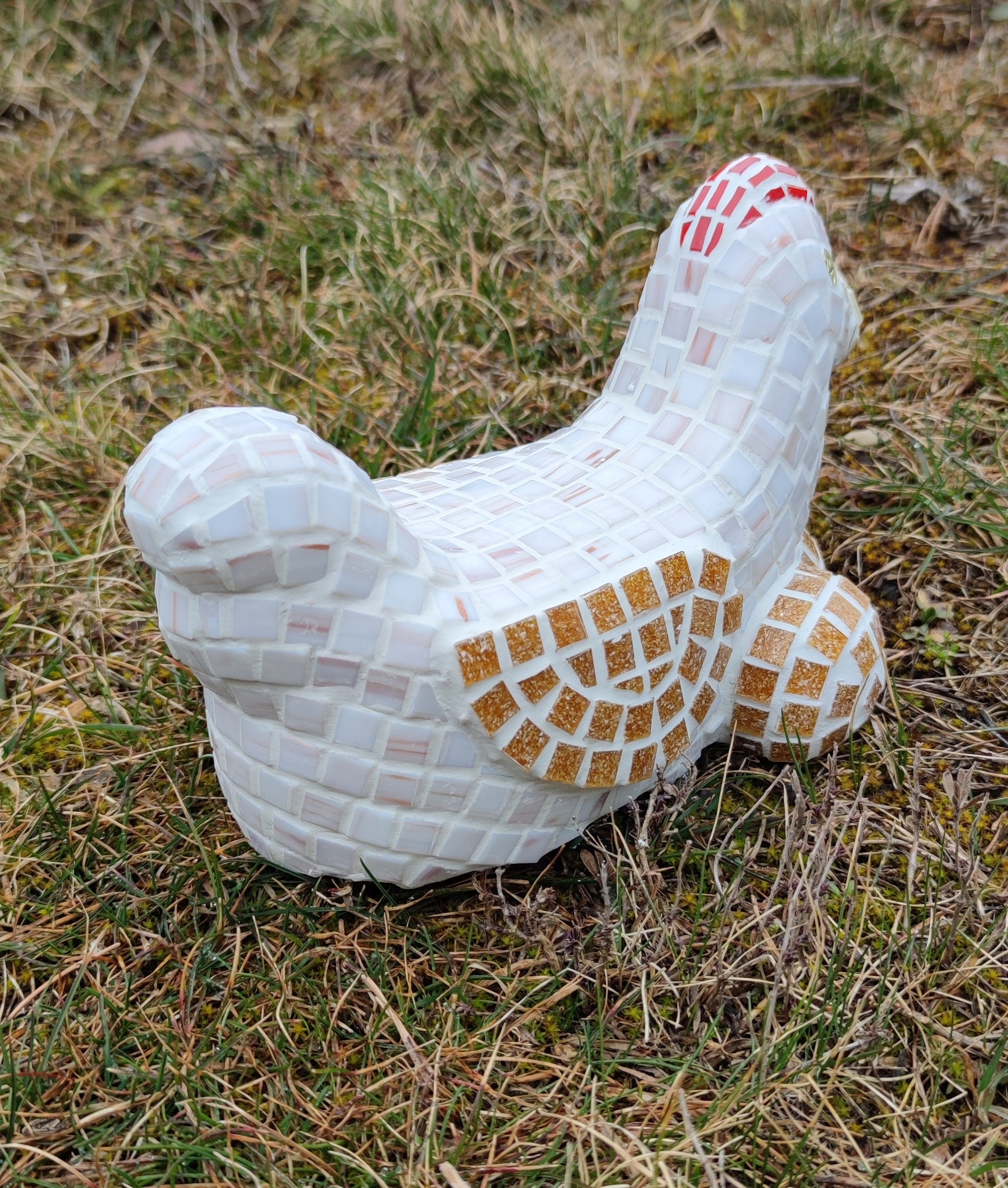 Kit mosaïque Poule blanche. kit mosaïque volume. kit de mosaïque 3D. kit cocotte en mosaïque a faire soi-même. kit créatif artisanal
