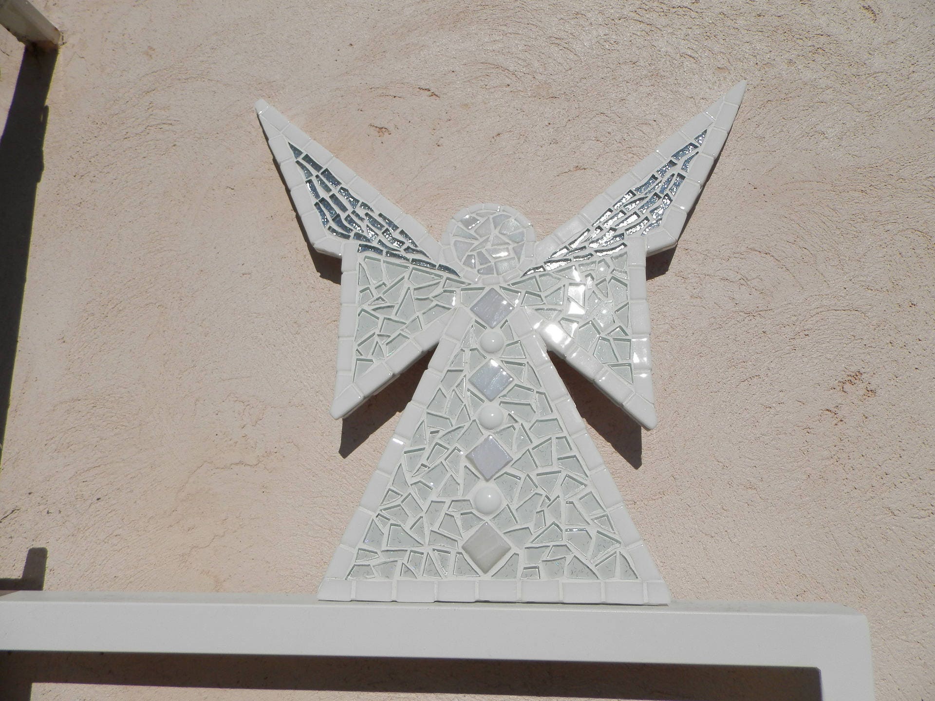 Ange mosaïque blanc et argenté  emaux de verre  vetrocristal