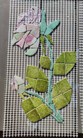 Rose blanche en mosaïque  sur filet -