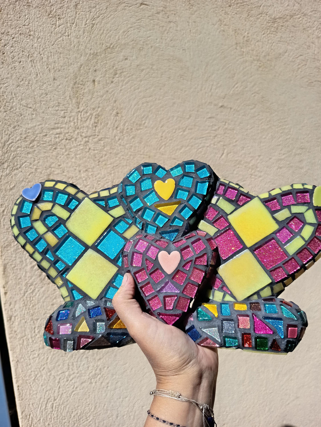 Cœur mosaïque holographique noir & néon – Déco pop arty faite main – Pièce unique scintillante