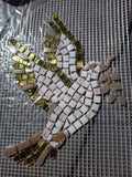 Colombe en mosaïque dorée fait main – Oiseau décoratif en verre – Déco murale élégante et lumineuse – Cadeau artisanal unique