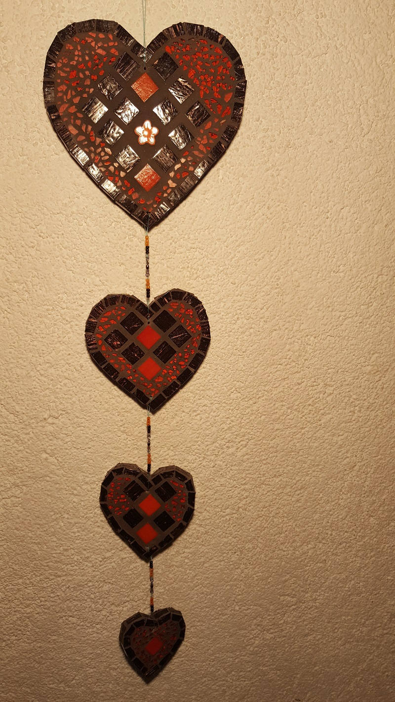 Suspension mosaïque forme coeur  noir, orange
