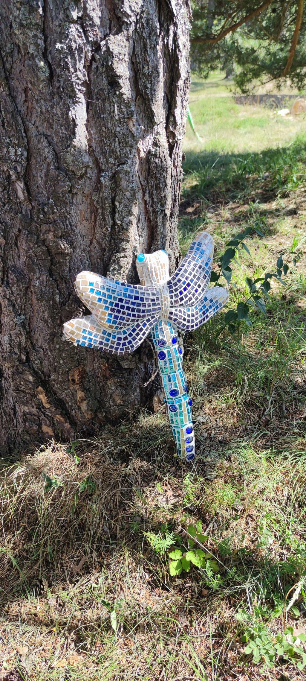 Sculpture mosaïque libellule bleu – art déco fait main en mosaïque & verre – pièce unique pour intérieur / extérieur / jardin