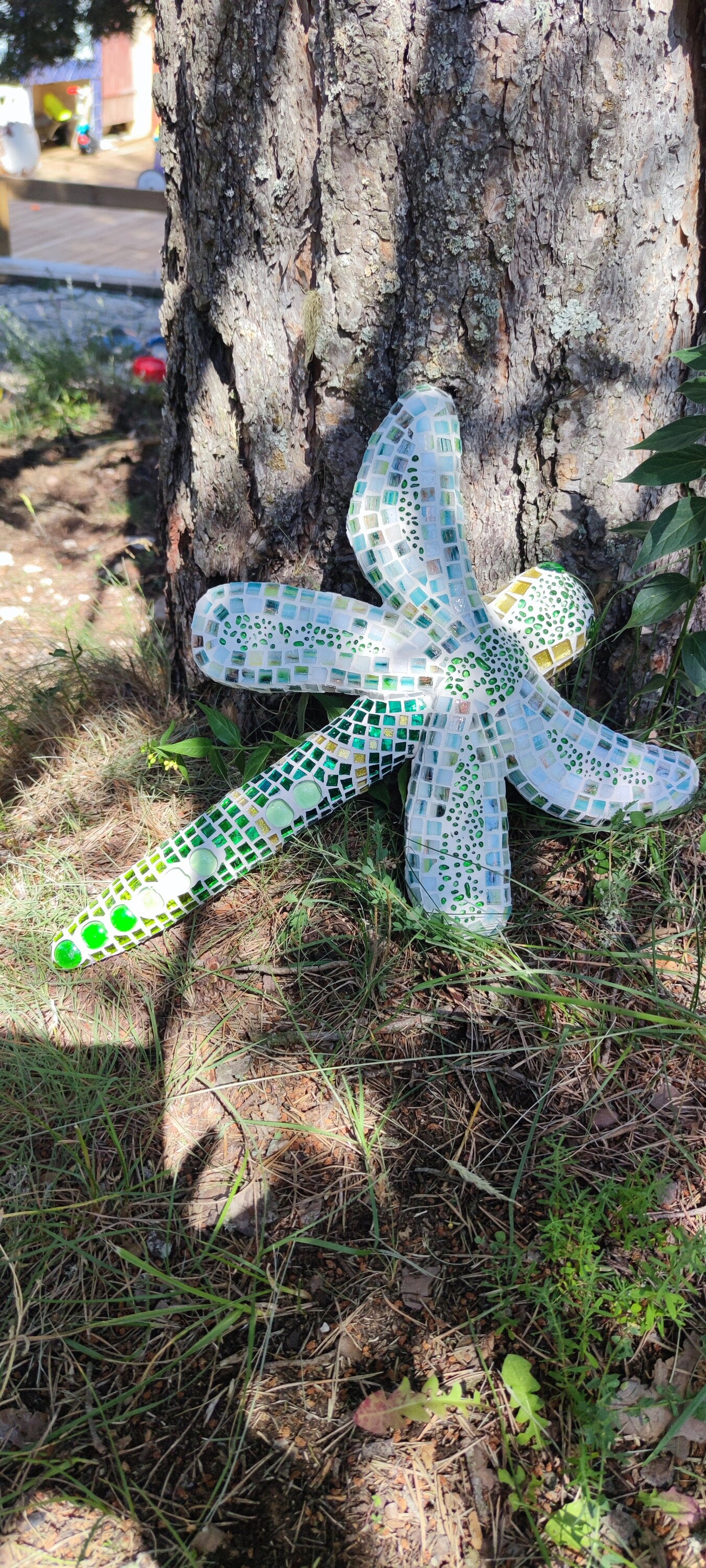 Sculpture mosaïque libellule verte – art déco fait main en mosaïque & verre – pièce unique pour intérieur / extérieur / jardin